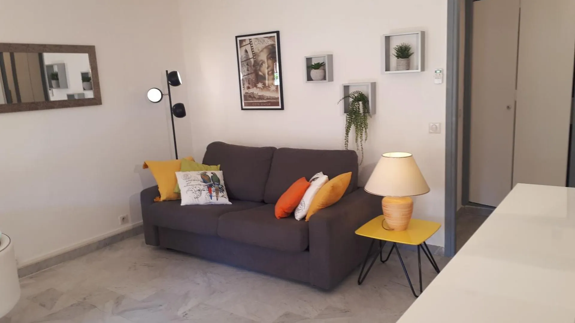 Joli Studio Cannes 0*,  Franciaország